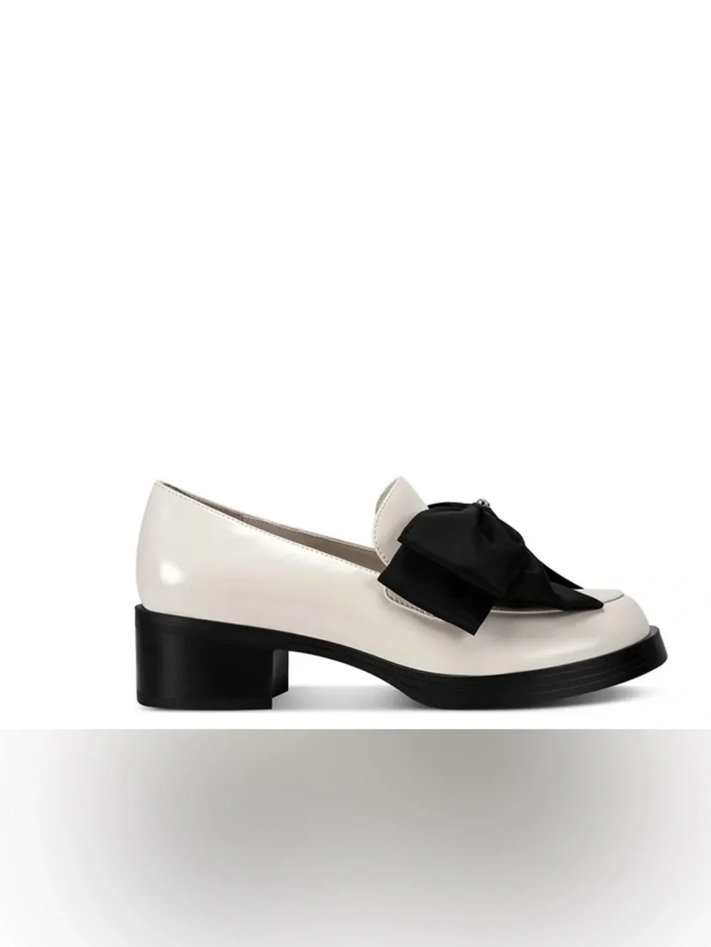 Karl Lagerfeld Cream Patent Loafer with Black Bow - Picture 2 of 12